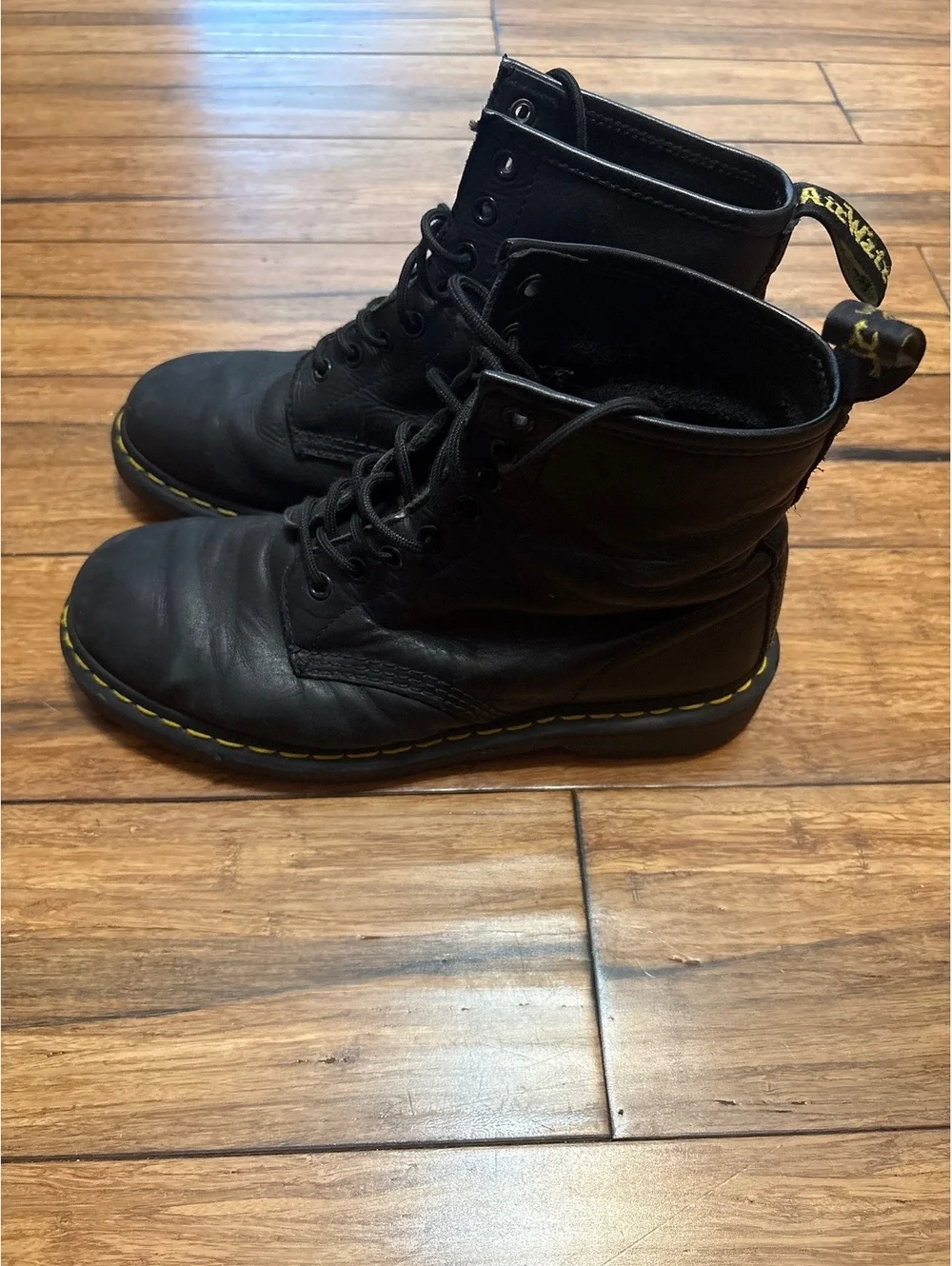 Dr. Martens Men’s 1460 Size 8 USA UK 7 Black Leather Lace-Up Combat Boots 8-eye